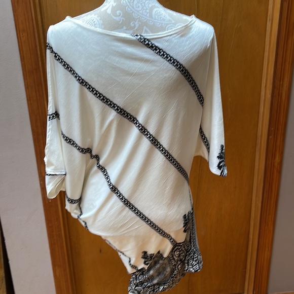 Kanvas asymmetrical bodycon dress. Size large - Picture 3 of 6